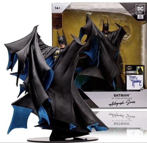 BATMAN PVC STATUE 1:8 SCALE TODD MCFARLANE AUTOGRAPHED GOLD LABEL *BRAND NEW*