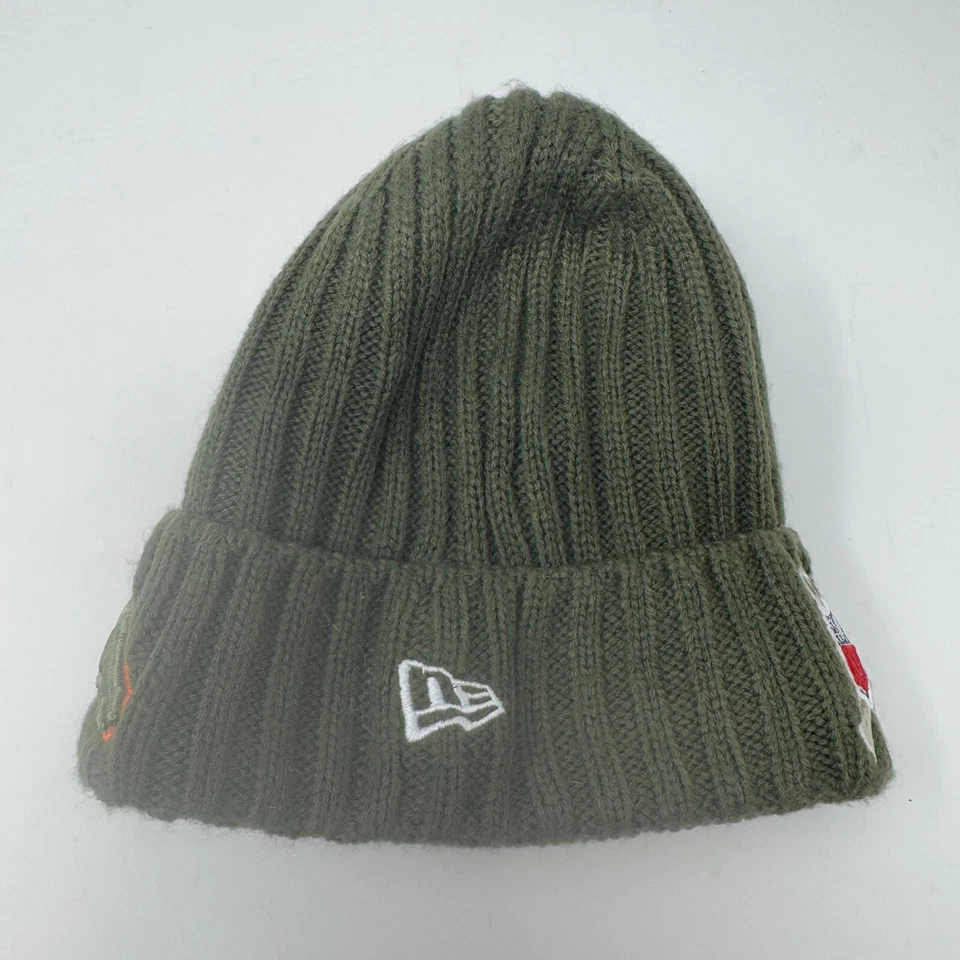 Зеленая зимняя шапка-бини New Era Denver Broncos 2017 NFL Salute To Service для взрослых - Изображение 4 из 4