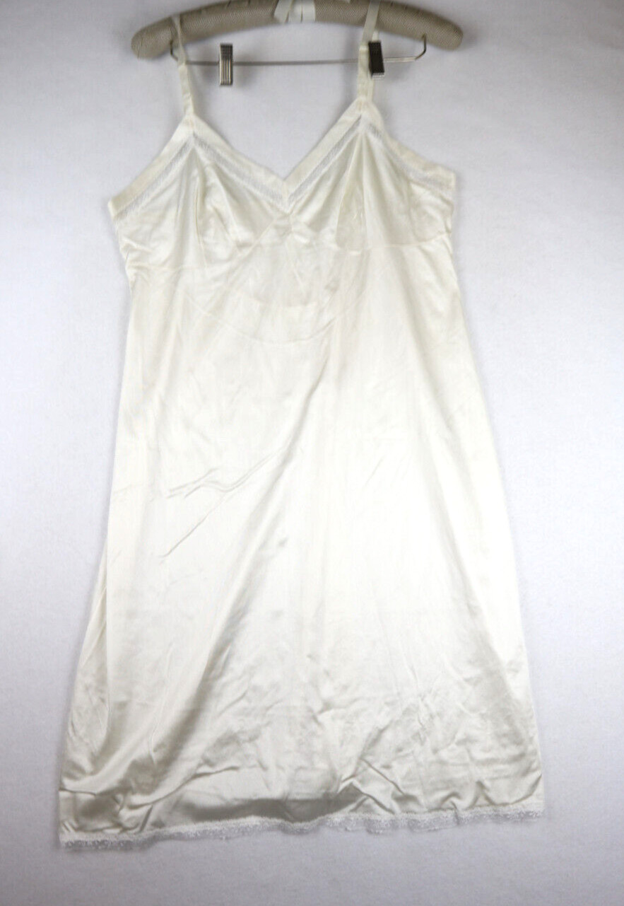 VINTAGE WOMEN'S IVORY WHITE SLIP DRESS SLIP Gem