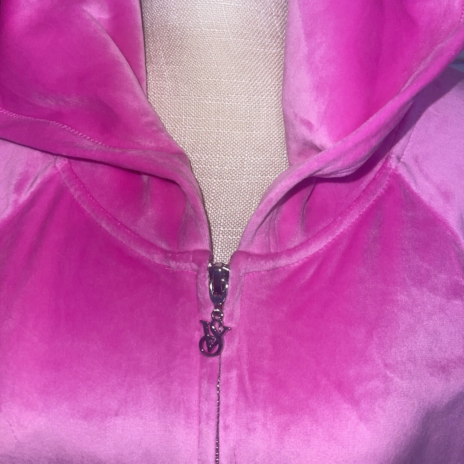 UNDERCOVER Victoria Secret On Point velluto rosa nuovo con etichette Hoddie XL