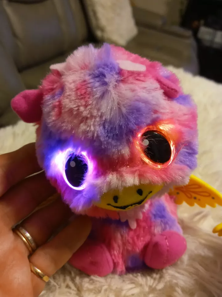 Hatchimals Set Of 2 Animated Twin Plush 6". With Wings Battery Operated - Image 4 of 4