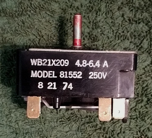 Vintage GE Hotpoint Range Small Burner Switch WB21X209 Model 81552 (4.8-6.4A)