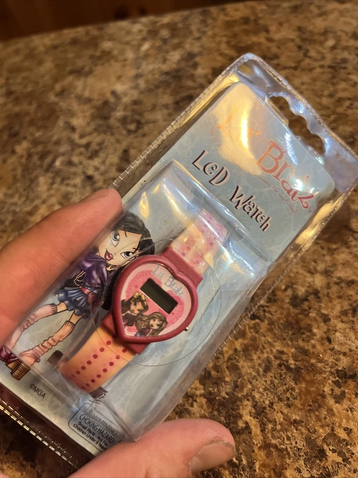 Collectible NOS New Old Stock MGA Bratz LCD Watch Sealed in Factory Blister Pack - Image 4 of 4