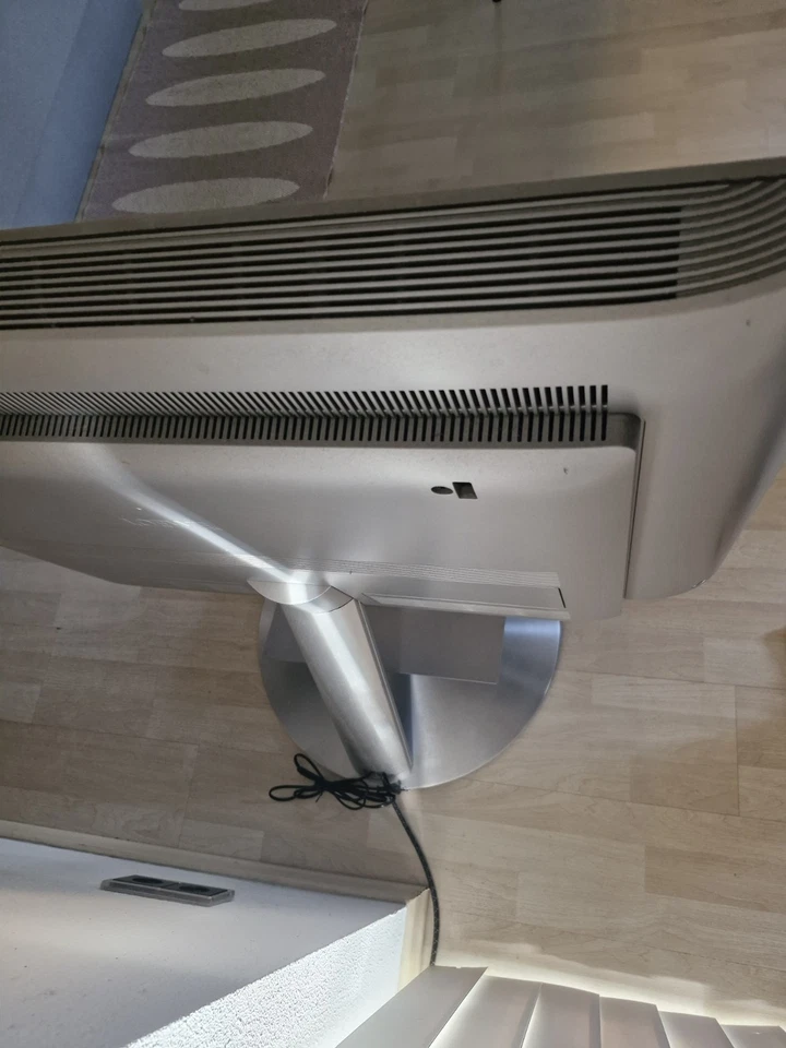 Loewe Art 42 SL HD LCD Fernseher, DVB-C + Schönste Loewe Standfuß - Bild 3 von 4