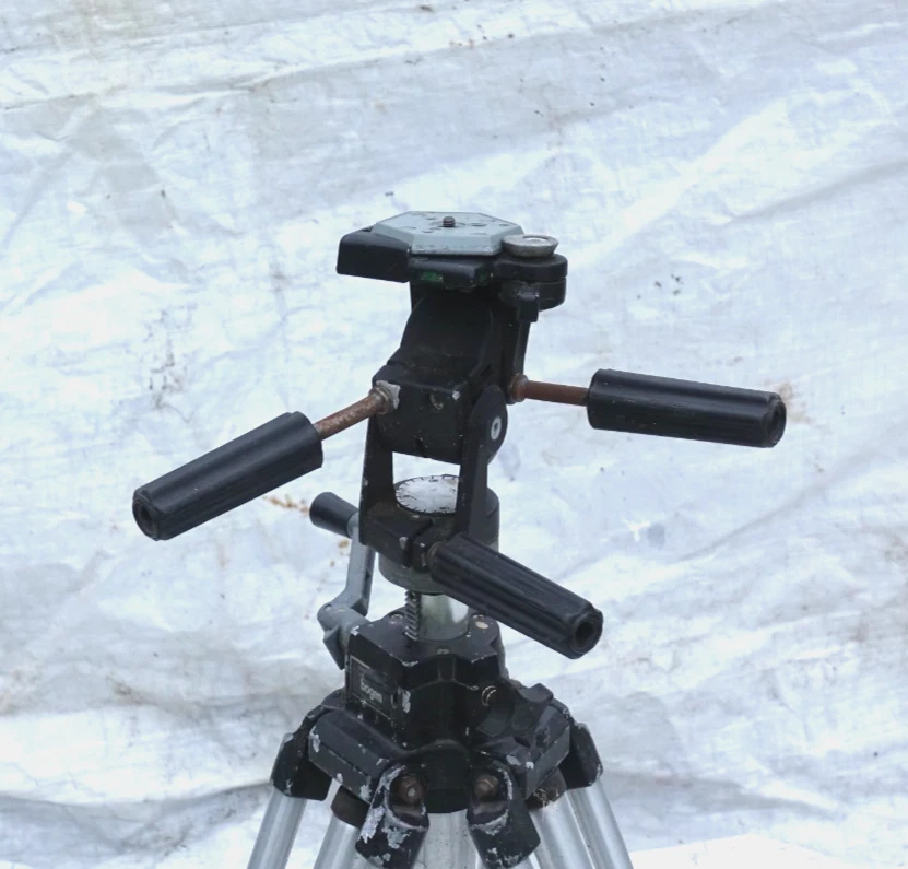 Bogen 3046 Professional Camera Tripod with Head - Image 2 of 4