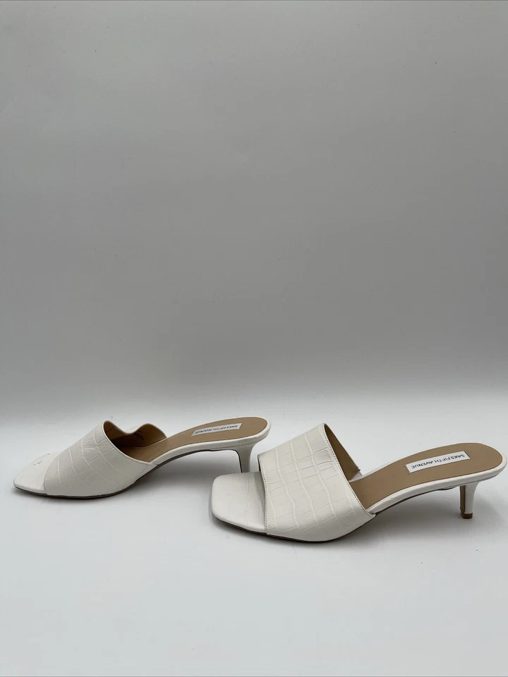 Sandalias para mujer Nine West de cuero sintético en relieve blancas talla 8,5 M/38,5 Foto 3 de 4