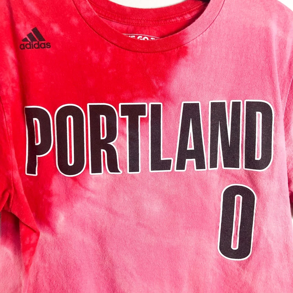Camiseta Adidas Portland Trail Blazers Lillard 0 Split Tie dye Go-to Rosa Roja Med Foto 2 de 4