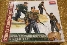 Academy 1:35 German Tank Supplies & Crew Set
