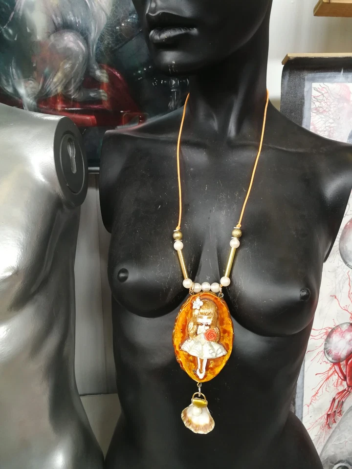 Collar Joyería Muñeca Oro Colgante Princesa Perla Cristales Amuleto Talismán Concha Foto 2 de 4