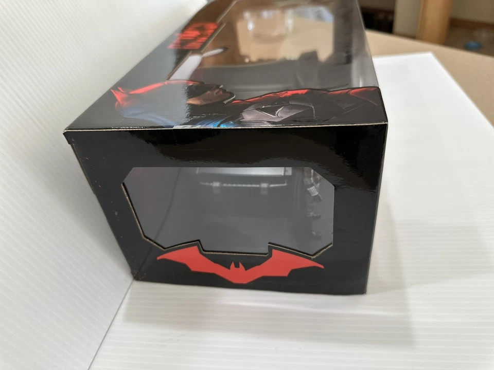 *NEW* BATMOBILE & BATMAN Jada Toys from The Batman movie - 1/18 Scale Figure & V - Image 4 of 4