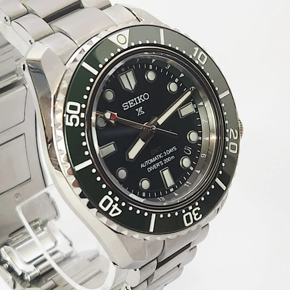 Reloj Seiko Prospex Diver GMT 42mm esfera verde acero inoxidable SPB381 USADO Foto 3 de 4