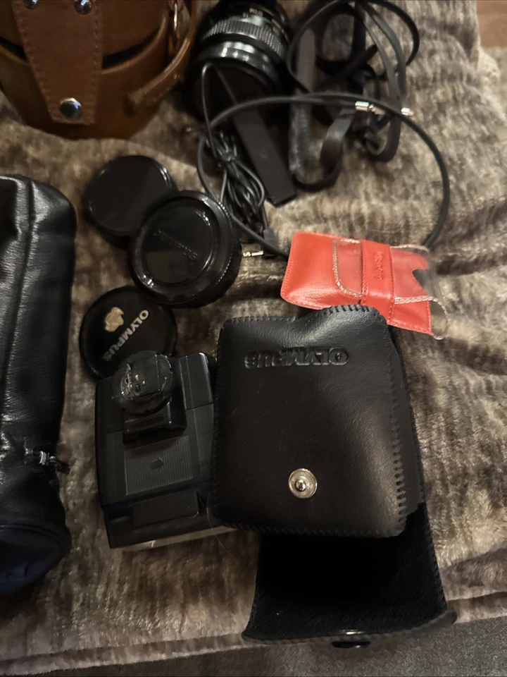 Paquete Olympus 35 mm OM/2S con lentes adicionales, bolsas para accesorios Foto 4 de 4