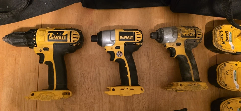 Destornillador de impacto hexagonal Dewalt 18V DC825 1/4" (solo herramienta) probado funcionando Foto 2 de 2
