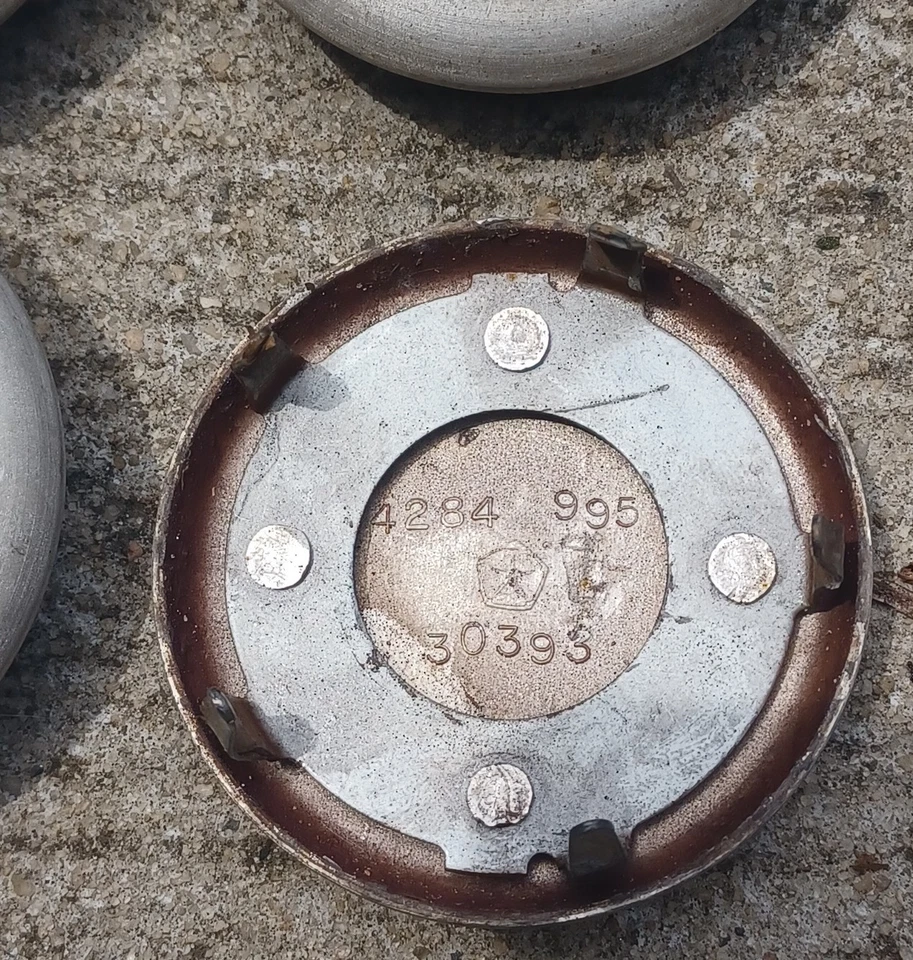 Juego de 4 tapas centrales Chrysler Concorde Neon Caravan, 1998-2003 p/n 30393 Foto 3 de 3