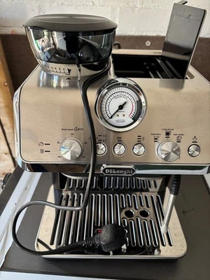 De'Longhi La Specialista Prestigio 1450W - barely used and essentially new