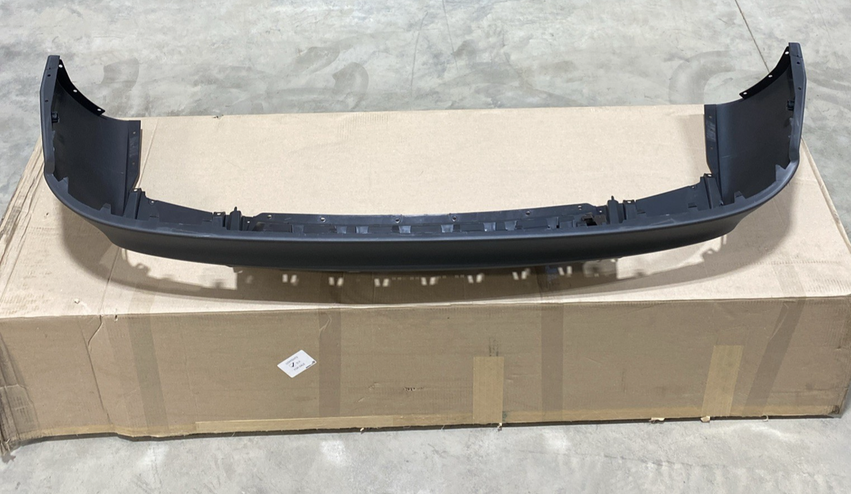 ⭐︎ふくちゃん⭐︎ NEW OEM Ford Rear Lower Bumper Cover FA1Z-17F828-DC Lincoln MKX