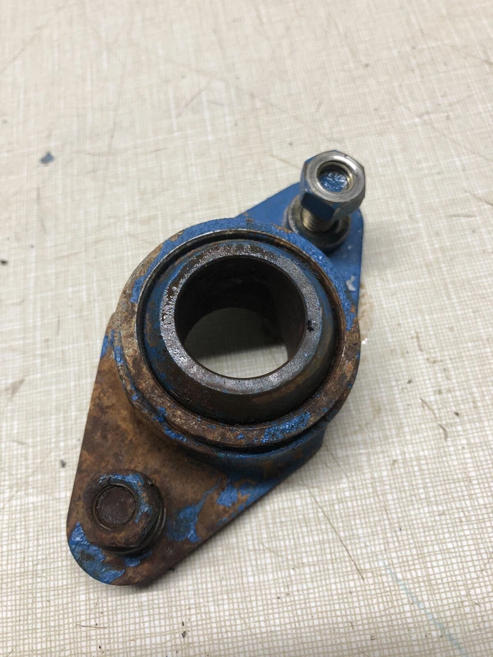 Buje de dirección de tractor de lado abierto Ford LGT-145 Foto 3 de 3