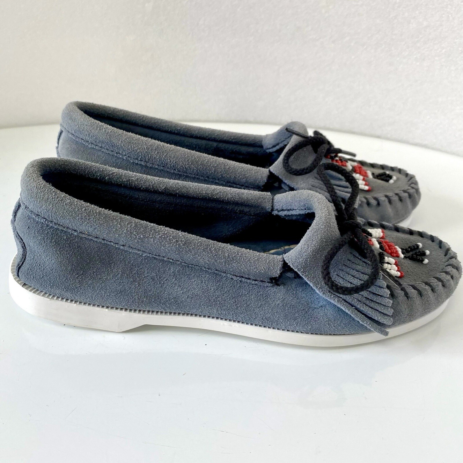 SAOLA Mocassini Minnetonka vintage grigi da donna taglia 6 perline Thunderbird suola rigida made in USA