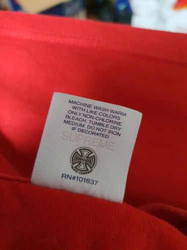 FW17 Supreme X Independent Ancien Anglais Rouge T-Shirt Taille L T-Shirt - Photo 6 sur 6