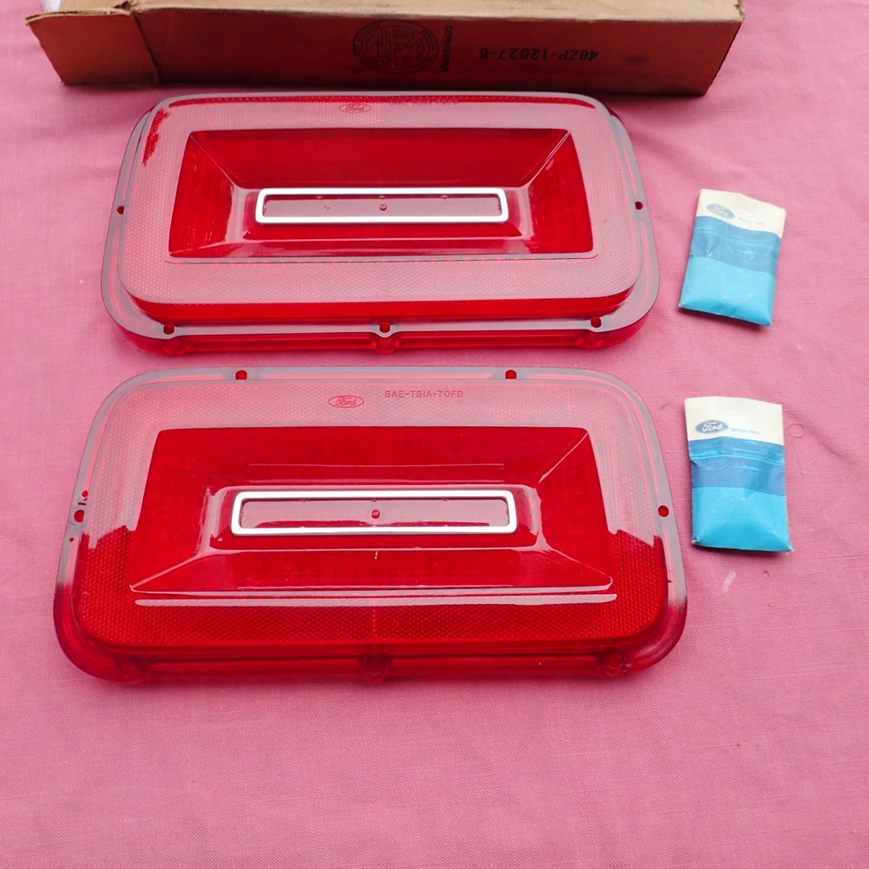 Ford Galaxie 1970, lentes de luz trasera LTD, par, ¡nuevo en stock! Lámpara lente D0AZ-13450-A Foto 2 de 4