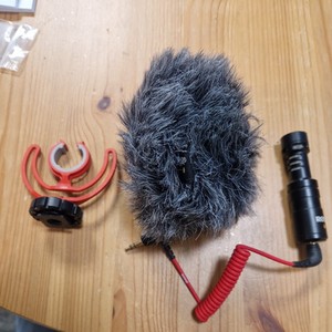 Rode VideoMicro Compact On-Camera Microphone with Rycote Lyre Shock Mount