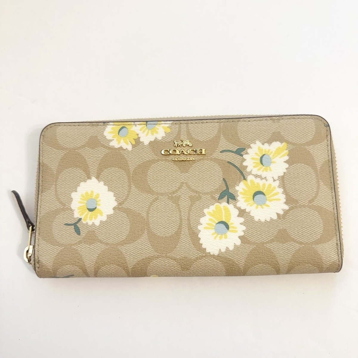NWT Coach Accordion Zip Wallet In Signature Canvas With Daisy - Main Image