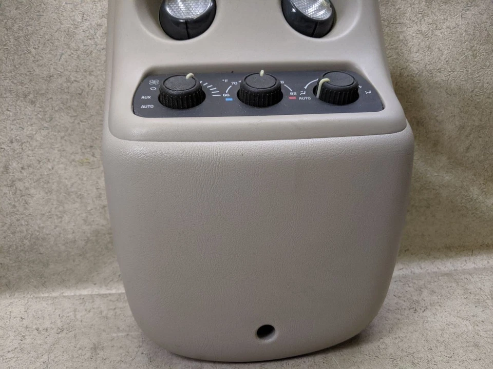 Cúpula montada en el techo con control de temperatura automático para 03-06 Cadillac Escalade Foto 3 de 4