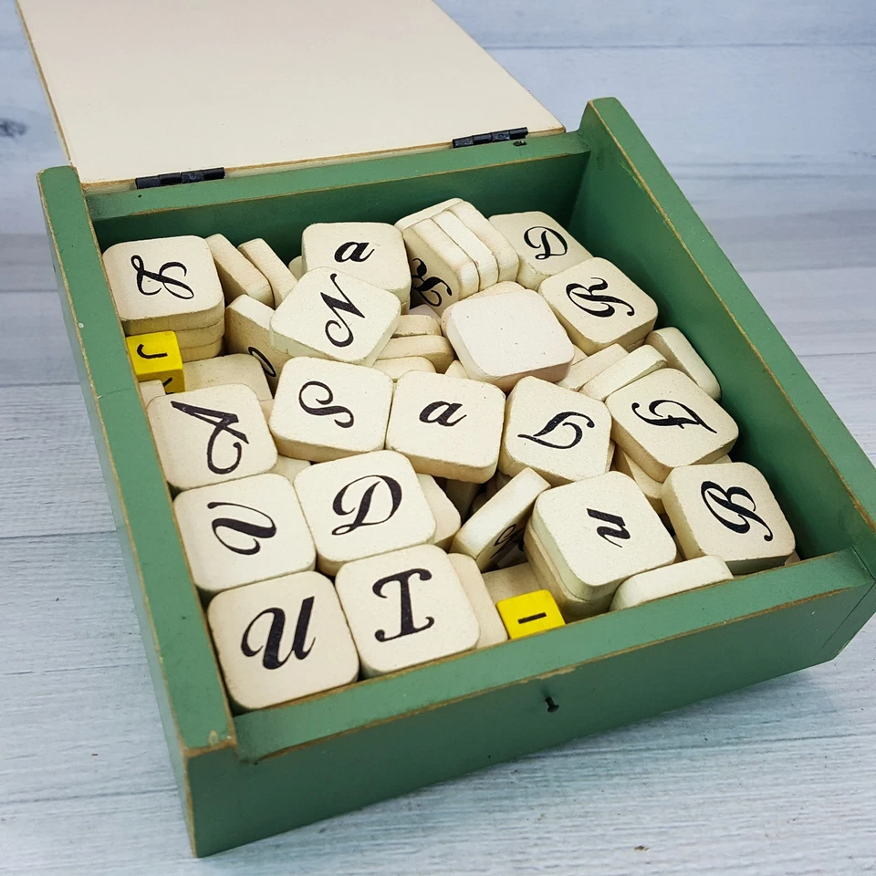 Azulejos de ortografía de madera vintage cuadrados letras de la A a la Z en cursiva con caja de madera 97 piezas Foto 3 de 4