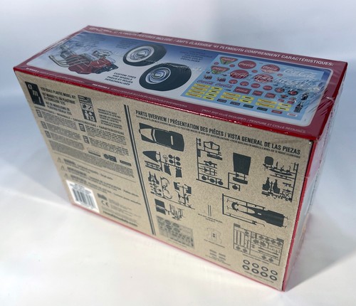 AMT Coca-Cola 1941 Plymouth Model Car Kit with 4 Bottle Crates 1/25 Scale New - Picture 3 of 3