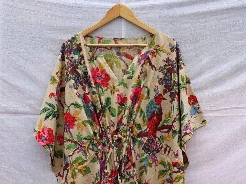 Vestido de noche indio hecho a mano caftán algodón caftán beige estampado de pájaros caftán playa Foto 4 de 4