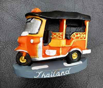 KÜHLSCHRANKMAGNET 3D SOUVENIR THAILAND TUK TUK WARTET AUF FAHRER & PASSAGIERE HARZ
