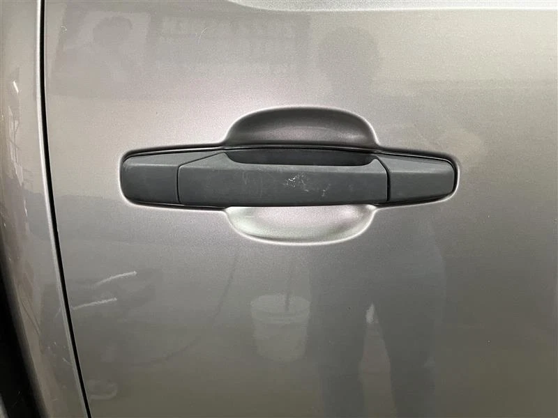 Espejo de puerta derecho usado se adapta a: camioneta GMC Sierra 1500 2008 eléctrica con giro integral Foto 2 de 4