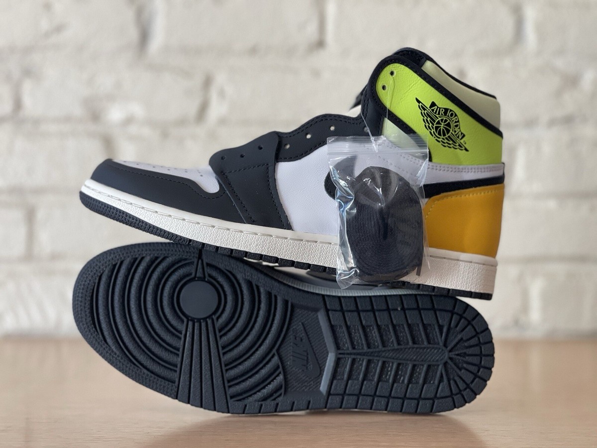 Nike Air Jordan 1 Retro High OG White Volt Gold 555088-118 Men Sz 9.5 Basketball tmp-name-3-1301-1685555272-  main image 4