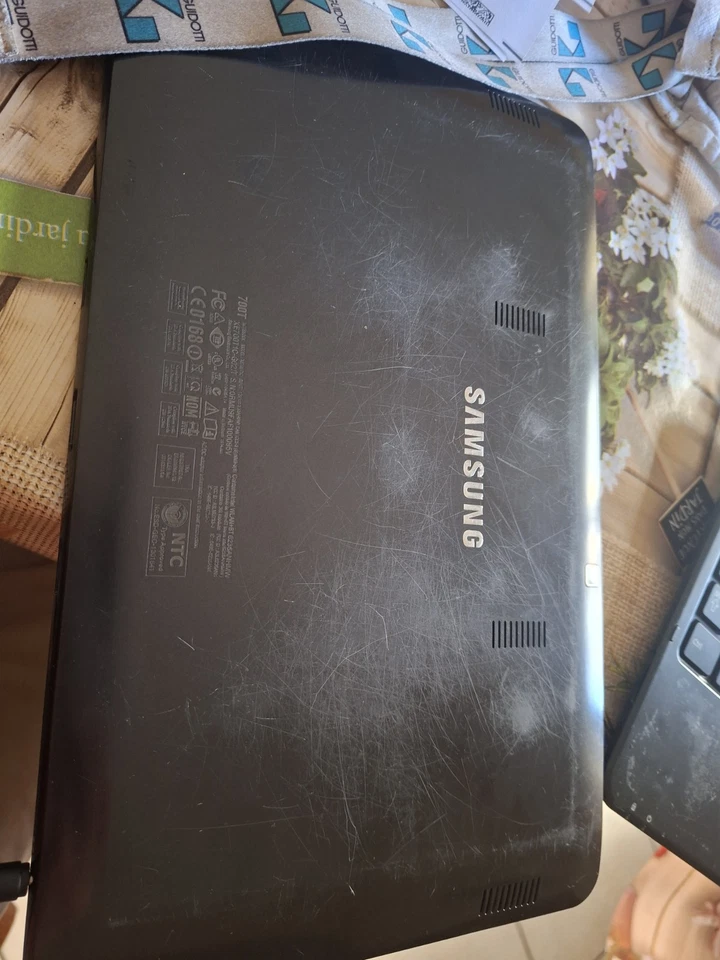 Samsung 700 Tablet PC 2in1 Intel Core I5 Windows 10 GUASTO - Immagine 3 di 4