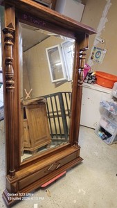 Miroir rectangulaire vertical encadré marron sur pied 156 x 100 x 12