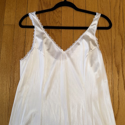 Vintage Montgomery Ward Woman’s White Nylon & Scalloped Lace Slip Dress 36 Bust - Picture 16 of 16