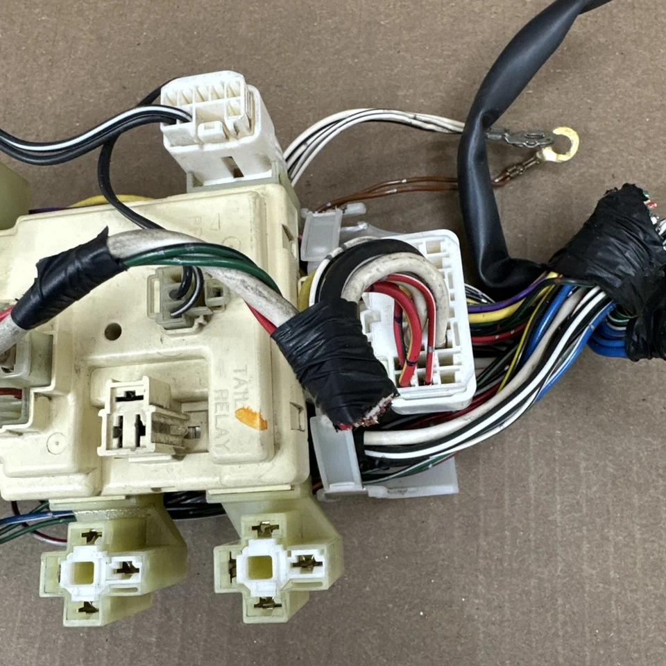 Caja de fusibles cabina interior Toyota T100 82641-35090   Foto 2 de 4