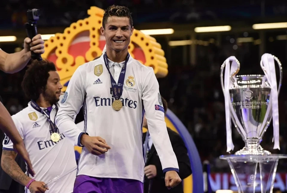 Camiseta Ronaldo #7 Real Madrid 2016-2017 UEFA Blanca Manga Larga Foto 3 de 4