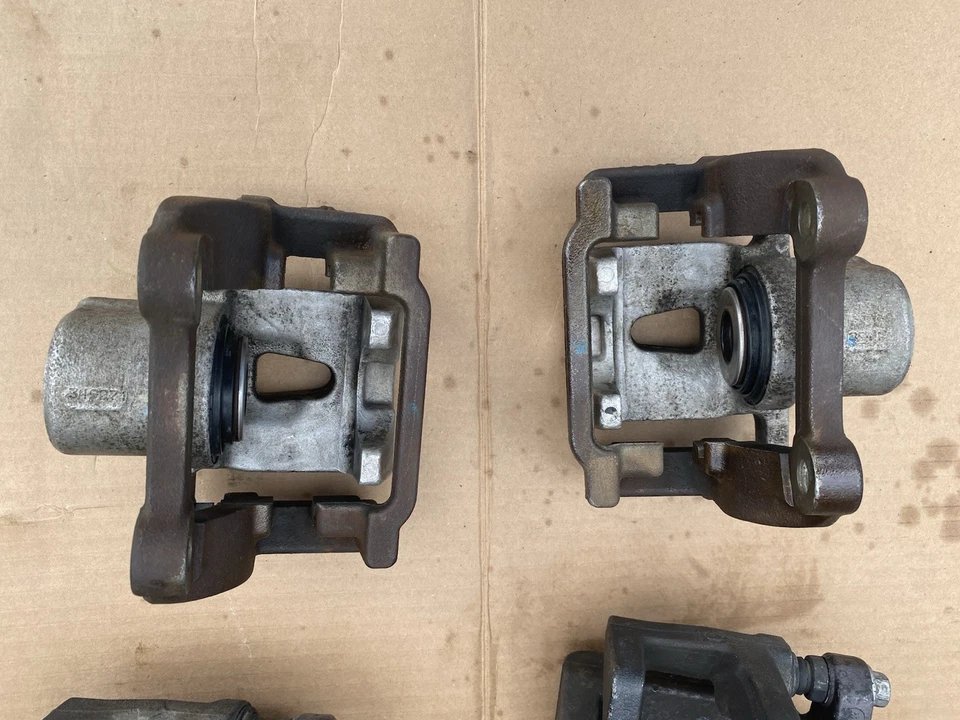 Conjunto de pinza de freno trasera Dodge Charger 2006 2010 tracción trasera Foto 2 de 4