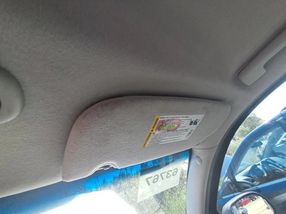 Used Right Sun Visor fits: 2006 Chevrolet Trailblazer w/o illumination Right Gra — 第 2/4 张图片