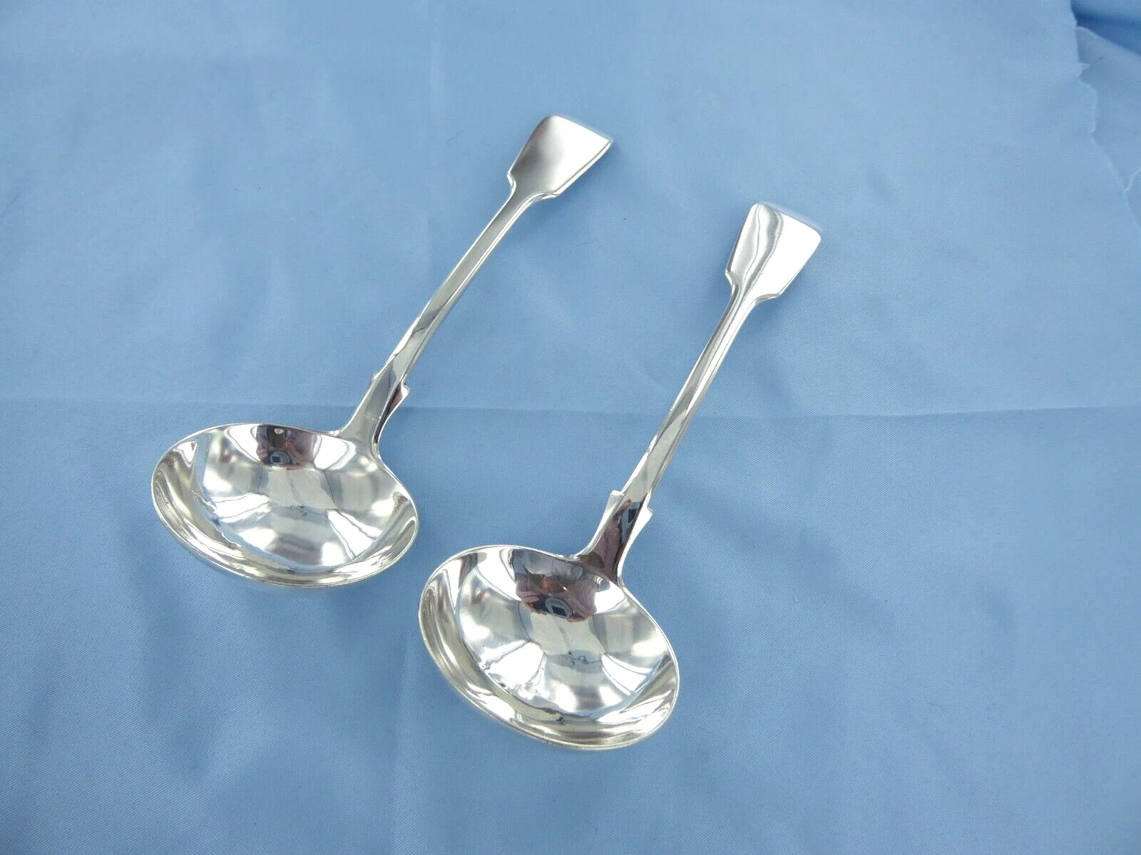 AN ANTIQUE PAIR OF STERLING SILVER FIDDLE BACK SAUCE LADLES LONDON 1840.
Opens in a new window or ta