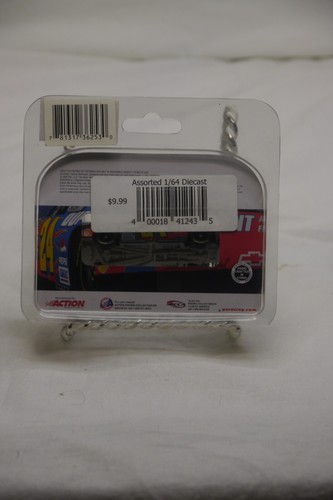 2005 Chevrolet Monte Carlo Jeff Gordon #24 Dupont Limited Edition 1/64 - Picture 2 of 2