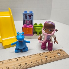 Lego Duplo BACKYARD CLINIC Set #10606 - Doc McStuffins Minifigure - 99% Complete