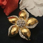Vintage Brosche Blume vergoldet mit Zirkonia-Oxiden besetzt 40x40 mm