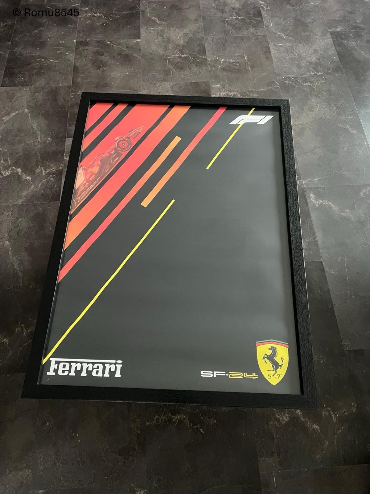 F1 Ferrari SF-24 Technic 42207 avec moteur V6 et direction