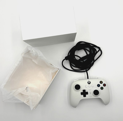 8BitDo Ultimate Wired Controller for Xbox, white