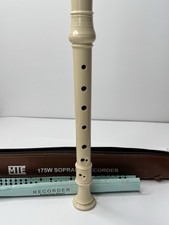 MTE 175W Soprano Recorder Beige Plastic with Case Fingering Chart
