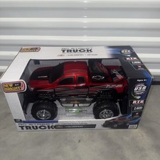 Nuevo camión rojo con control remoto a batería Chevrolet Colorado Bright 61078U-1RK (1:10)