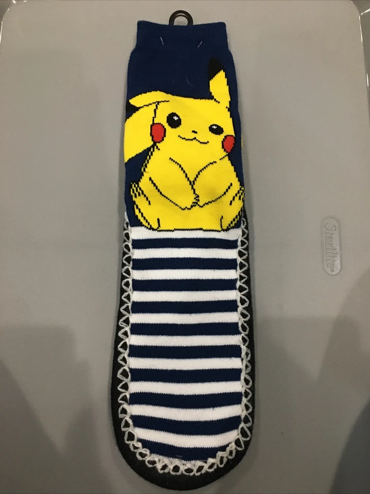 Pokemon Pikachu Mujer Zapatilla Calcetines Talla M/L 7 1/2-10 NUEVO Azul Amarillo Blanco Foto 2 de 2