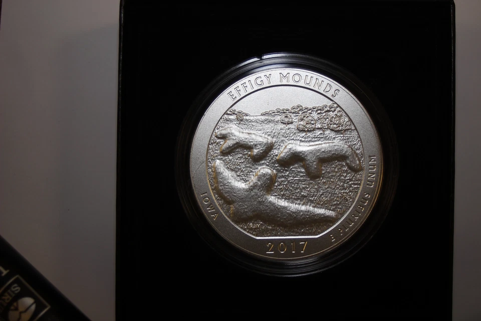 2017-P Effigy Mounds America the Beautiful Five Oz Silver Uncirculated (NUM4367) - Image 3 of 4